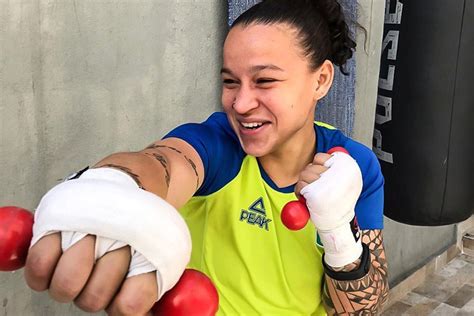 Bia ferreira (@biarui220) no tiktok | 15.8m curtidas. Bia Ferreira comemora liderança no ranking mundial da ...