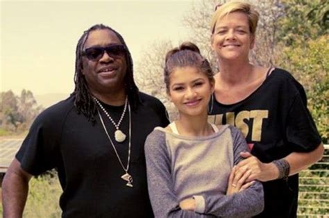 Gallery zendaya and her siblings. What We Know About Zendaya's Family Life, Siblings and Net ...