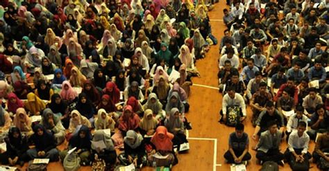 Berpenghuni di kelas xi ips 2. Daftar 10 Besar PTN dengan Siswa Lolos SNMPTN 2019 ...