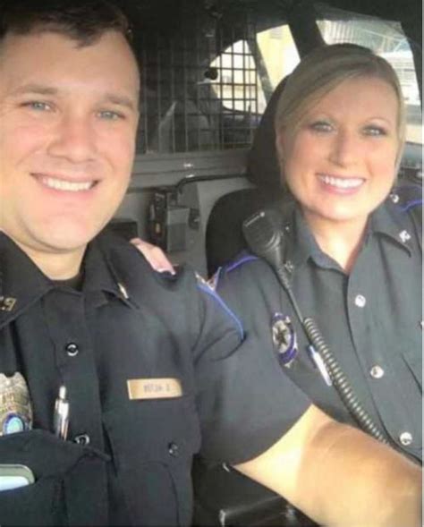 Look Closely At This Photo Of Two Cops Its Going Viral Funny