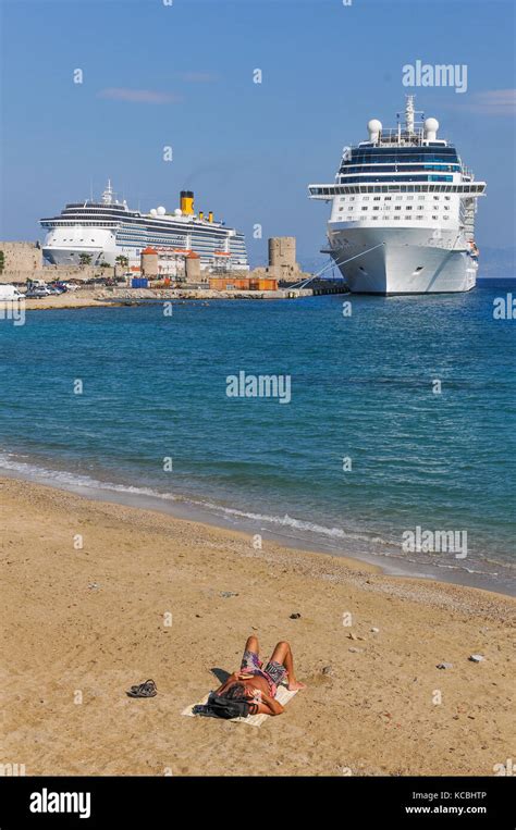 Rhodes Kreuzfahrthafen Fotos Und Bildmaterial In Hoher Auflösung Alamy