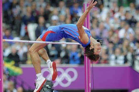 A to nás ještě čeká běh 100m, skok do dálky, koule, běh 400m, disk, oštěp a běh 1500m. Skokan do výšky Kabelka: Ak trafím, lietam vysoko - Šport SME