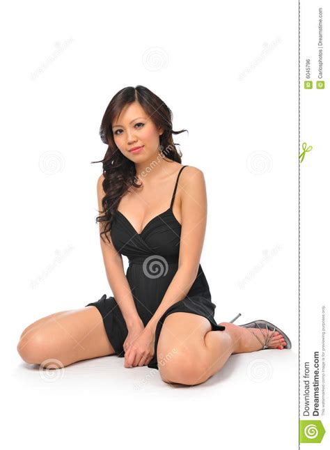 Het Schitterende Aziatische Jonge Stellen Van De Vrouw Stock Foto Image Of Aanbiddelijk