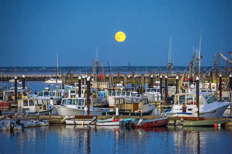 England is the largest and the richest country of great britain. July in New England: Weather and Events Guide