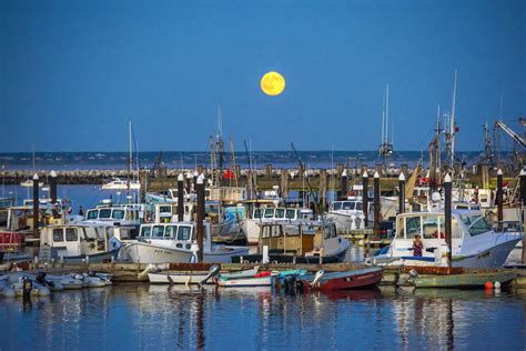 The irish sea lies northwest of england and the celtic sea to the southwest. July in New England: Weather and Events Guide