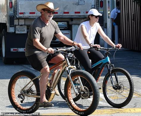 Schwarzenegger was reportedly paid $15 million for the role. Arnold Schwarzenegger, 72, begibt sich auf eine Radtour ...