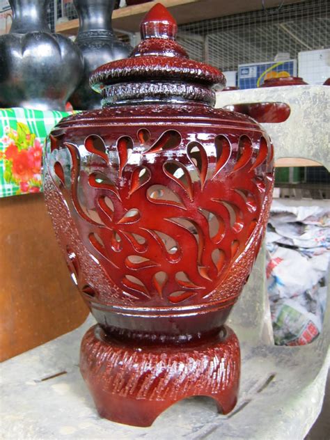 Korang penah tgk macam mana labu sayong di buat? zurakraf.blogspot .com: Pasu Hiasan & Lampu Tidur