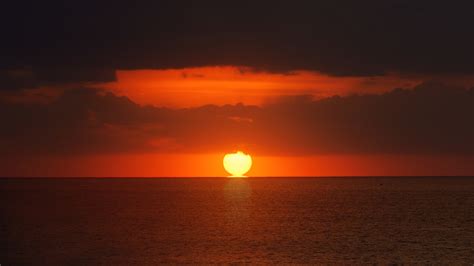 2560x1440 Resolution Horizon Sunset In Ocean 1440p Resolution Wallpaper