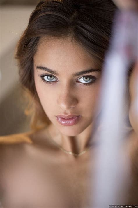 Beautiful Uma Jolie And Her Hypnotic Alluring Eyes Beautiful Eyes Beauty Girl Uma Jolie