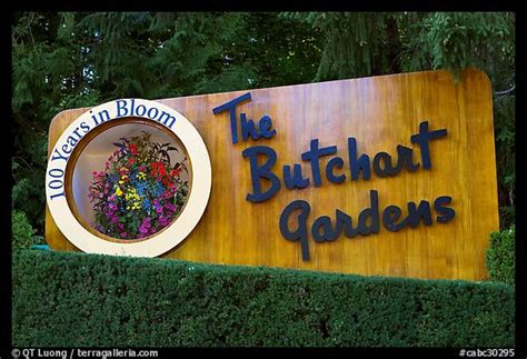 Picturephoto Entrance Sign Of Butchard Gardens Butchart Gardens