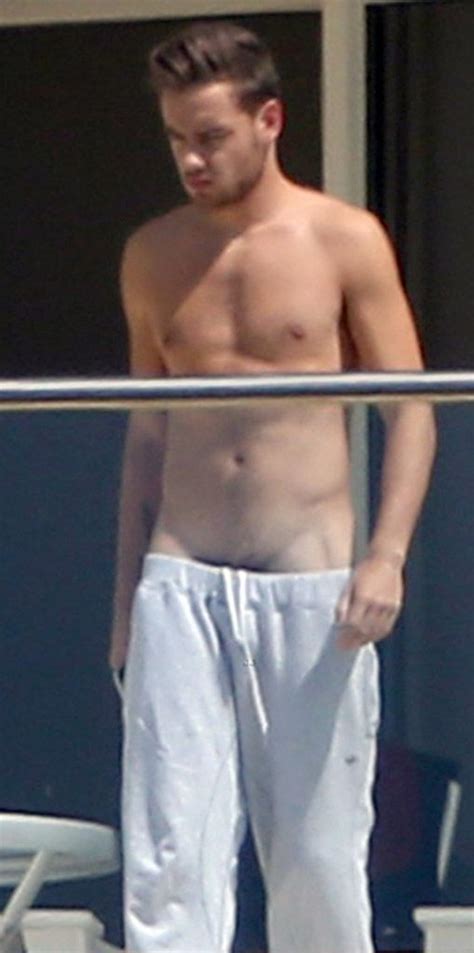 Liam Payne Pull Your Pants Up You Just Killed Fangirls One Direction Liam Payne Liam Payne