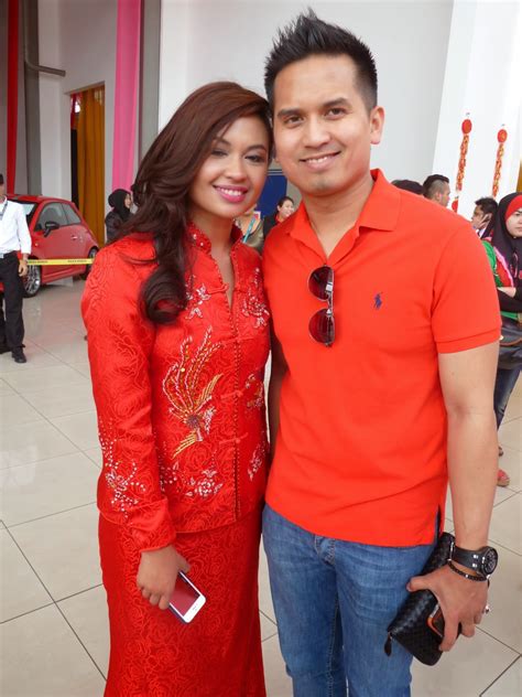 She announced the happy news on her social media yesterday where she uploaded the picture of her husband sm nasaruddin — chairman of naza group of companies. Kee Hua Chee Live!: DATUK WIRA SM FAISAL TANS RI SM ...