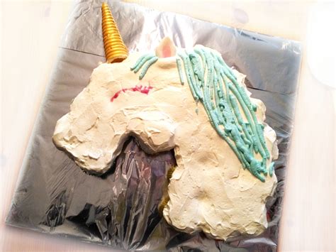 Wir haben uns 2012 zusammengefunden, befinden uns quasi im aufbau. Das Haus der bunten Bücher: A white fluffy unicorn! Eine ...