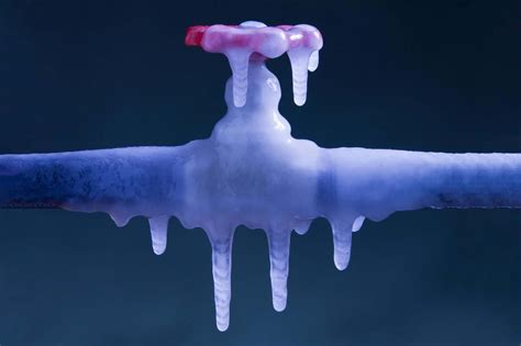 how to prevent outdoor water pipes from freezing and bursting
