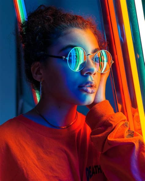 20 Best Inspiring Portrait Photography Looking So Beauty In 2020 With Images Neon Lights