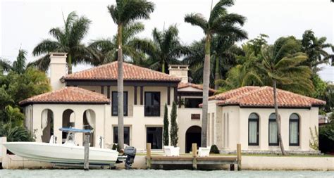 Por cierto, la primera imagen de la serie se produjo en 1990. Matt Damon vende su mansión de Miami por 11 millones | loc ...