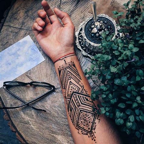 Creative Henna Tattoo Art On Forearm Sheideas