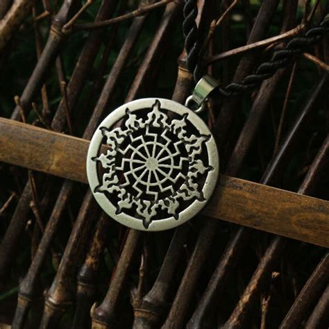 1pcs Sun Wheel Black Sun Kolovrat Slavic Amulet Pendant Norse Occult