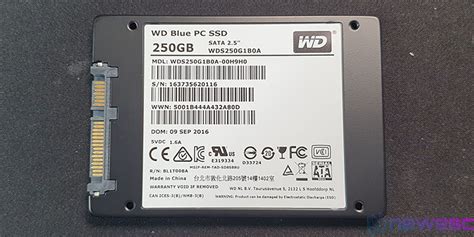 The wd blue ssd is all that is included in the box. WD BLUE SSD 250GB (WDS250G1B0A), Review en español | NewEsc