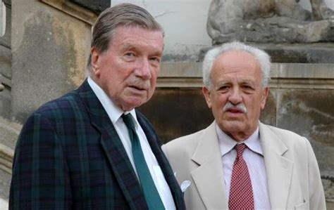 Zdeněk filip maria emanuel jiří ignatius sternberg (* 15. Historická šlechta › Sternberg, Zdeněk * 15.8.1923 Praha