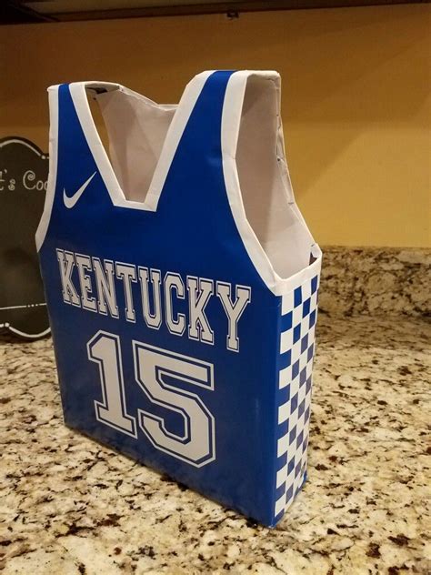 Do it yourself valentine s day gifts oh my creative. Kentucky Wildcats Valentine box UK basketball #BBN #valentinesday | Boys valentines boxes ...