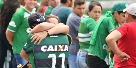 Yardım haberleri de ardı ardına geliyor. Chapecoense, le club brésilien victime d'un crash, n'a pas ...