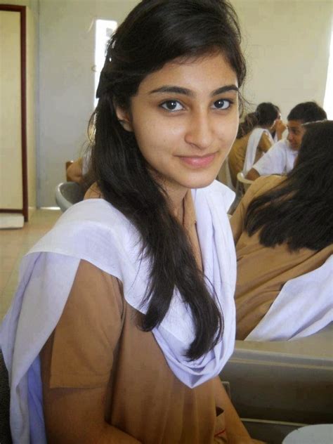 Horny Pakistani School Girl