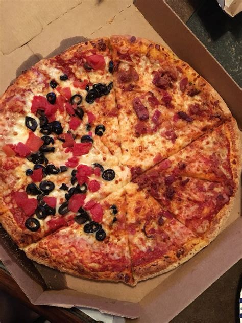 This pizzeria offers food delivery for the convenience of its clients. Domino's Pizza - 16 Reviews - Pizza - 4572 N Robert Rd ...