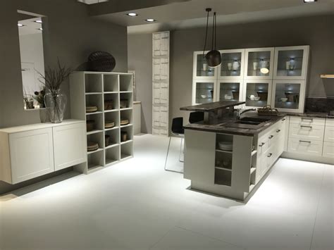 Follow the below procedure while cleaning the high gloss kitchen cabinets to get the best result. Glass Kitchen Cabinet Doors And The Styles That They Work ...