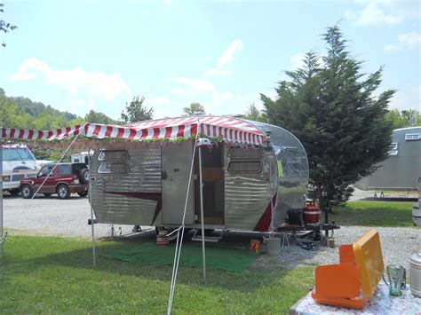 Camper at TN Vintage Camper Rally May 2012 | Vintage camper, Two roads