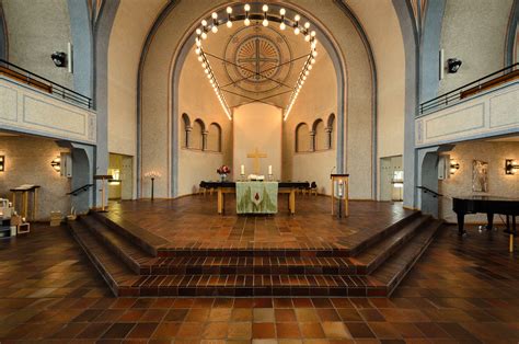 Sie bietet nach wie vor einen imposanten anblick und ist ein highlight bei jeder entdeckungstour durch langenfeld. Christvesper 2020 aus der Erlöserkirche - Evangelische ...