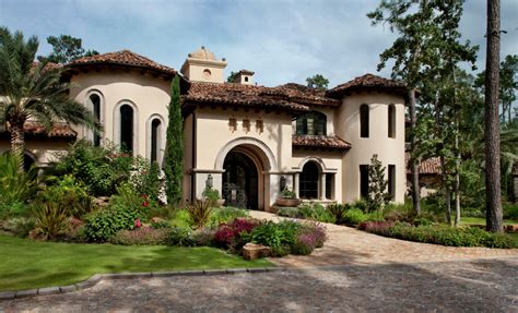 Tuscan interiordesign usually features sturdy materials that have a rustic tone and warm appeal. Mediterranean Tuscan Style Home/House | Mediterranean ...