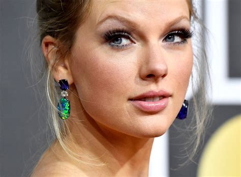 Taylor Swift Returned To Her Country Star Roots With Her Amas Hairstyle
