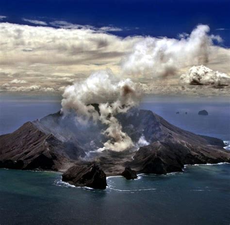 Unglücke Offenbar Zwei Dutzend Tote Bei Vulkanausbruch In Neuseeland Welt
