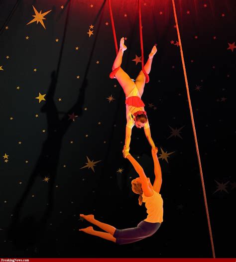 Aerial Act On Trapeze Circus Acrobat Circus Acts Ballet Drawings