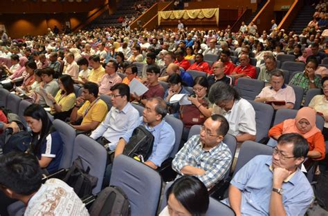 Meningkatkan pembangunan masyarakat perdagangan dan perindustrian bumiputera. Forum Awam mengenai PIP di Dewan Sri Pinang - Penang ...