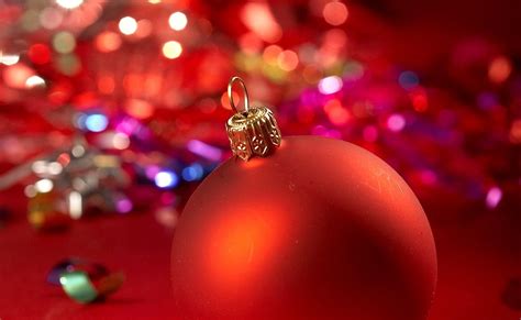 3840x2160 Resolution Red Christmas Bauble Hd Wallpaper Wallpaper Flare