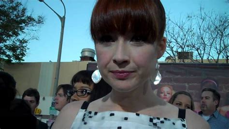 Actress ellie kemper has announced that she's given birth to her first child with husband michael koman. Ellie Kemper at the "Bridesmaids" premiere - YouTube