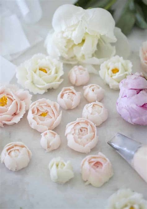 Experience the world of cake decorating like never before with cake central magazine! How to Make Buttercream Flowers - Preppy Kitchen