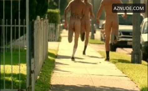 Travis Barker Tom Delonge Mark Hoppus Sexy Shirtless Scene In Whats