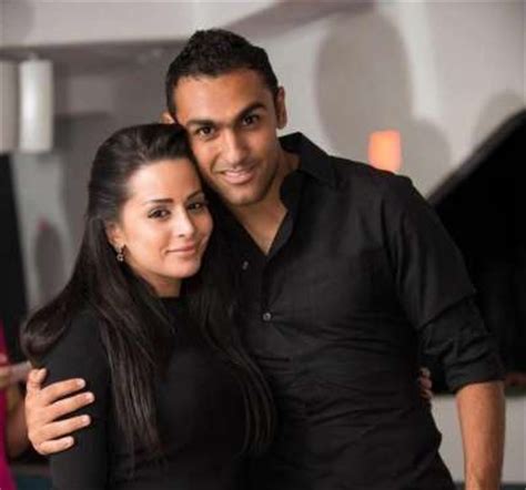 انا اسمي هادي عمري 34 سنة تزوجت عام 2000 من امرأة فائقة الجمال وتكبرني بسنتين وهي محجبة , كانت علاقتنا الجنسية كأي. تفاصيل خطوبة اللاعب المصري أحمد المحمدي..بالصور | دنيا الوطن