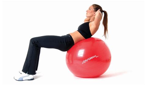 Los Mejores Ejercicios Para Entrenar Piernas Y Abdominales Con Un Fitball