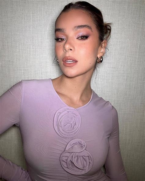 Full Sized Photo Of Hailee Steinfeld Says New Across The Spider Verse Sexiezpicz Web Porn