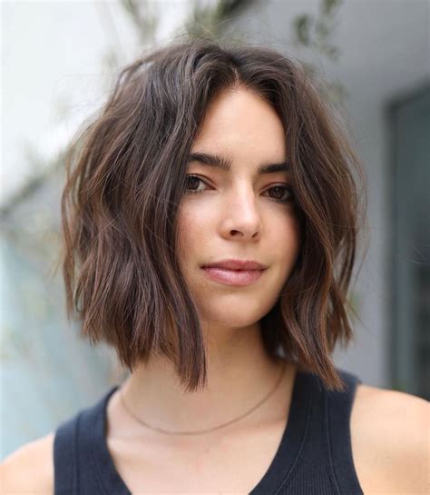 20 Trendy Middle Part Hairstyles To Wear In 2022