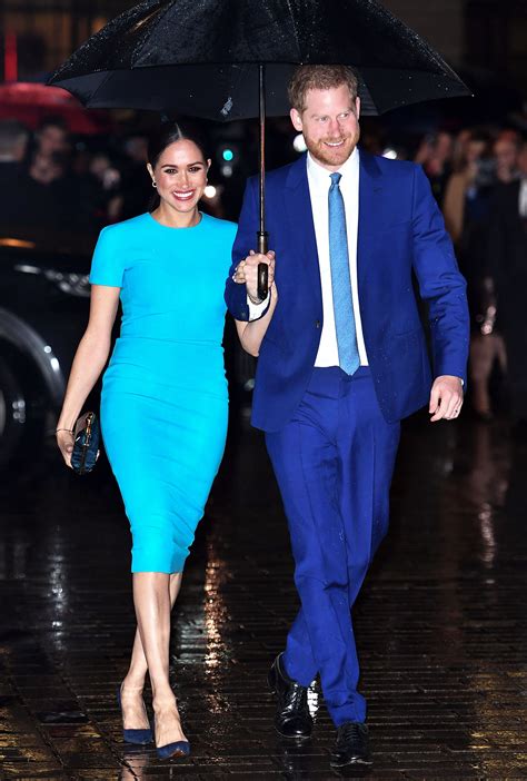 Prince harry and meghan markle are officially going to be parents! Meghan Markle's Outfit for 1st Public Appearance Since ...