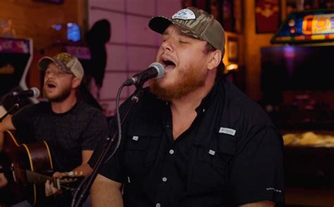 Luke Combs Rocks Out Acoustic Performance Of Unreleased Cold As You