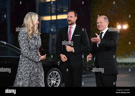 Berlin Deutschland November Der Norwegische Kronprinz Haakon M Und Seine Frau Mette
