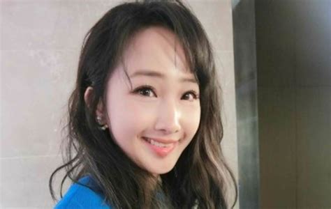 Sep 19, 2021 · 朱俐靜昨晚（18日）在臉書罕見寫下長篇貼文，跟大家分享她外出用餐的遭遇。朱俐靜表示，因為疫情關係，自己整整4個月沒有在外面吃過飯，直到. 朱俐靜抗乳癌又分手12年男友 崩潰：走了也是一個人 - 觸娛樂