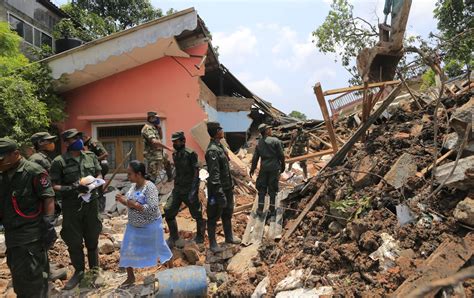 Sri Lanka Garbage Dump Disaster 100 Feared Dead After Trash Pile
