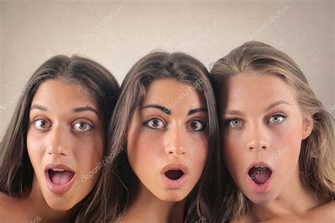 três mulheres surpresas fotos imagens de © olly18 125944746